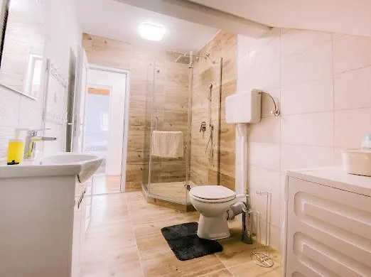 Aleksandar Lux Lägenhet