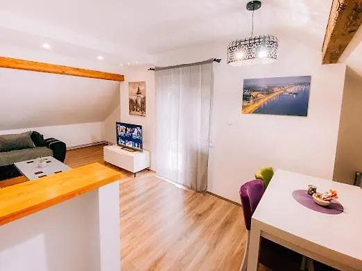 Aleksandar Lux Lägenhet